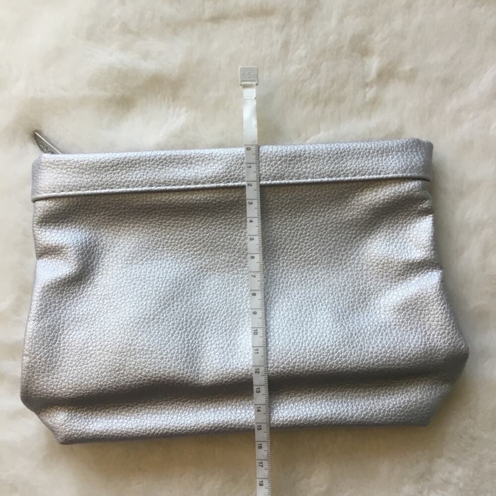 La Prarie Silver Makeup Bag - Picture 4 of 5